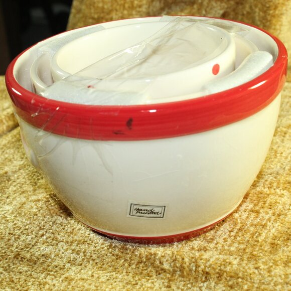 NEW Set of 3 Houseware International Ceramic Nesting Bowls Santa Clause on Front - Picture 3 of 8